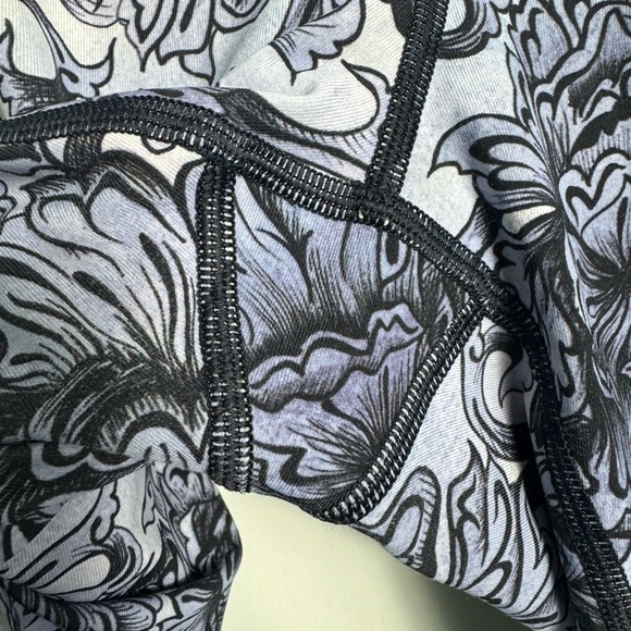 Lululemon Speed Up Tight 28" Hanakotoba Starlight Multi Size 10 - Picture 13 of 14